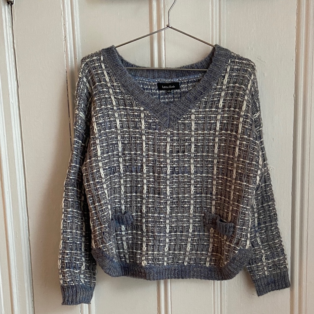 Lea & Viola Gray and Cream V-Neck Sweater